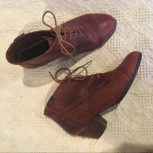 GH Bass 7.5  lace up leather ankle boot victorian